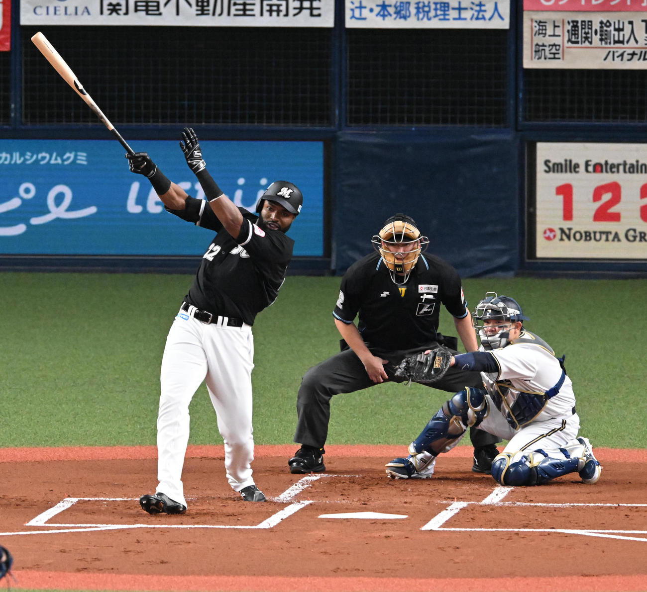 オリックス対ロッテ　1回表ロッテ1死二、三塁、ポランコの二ゴロでロッテが先制（撮影・前岡正明）