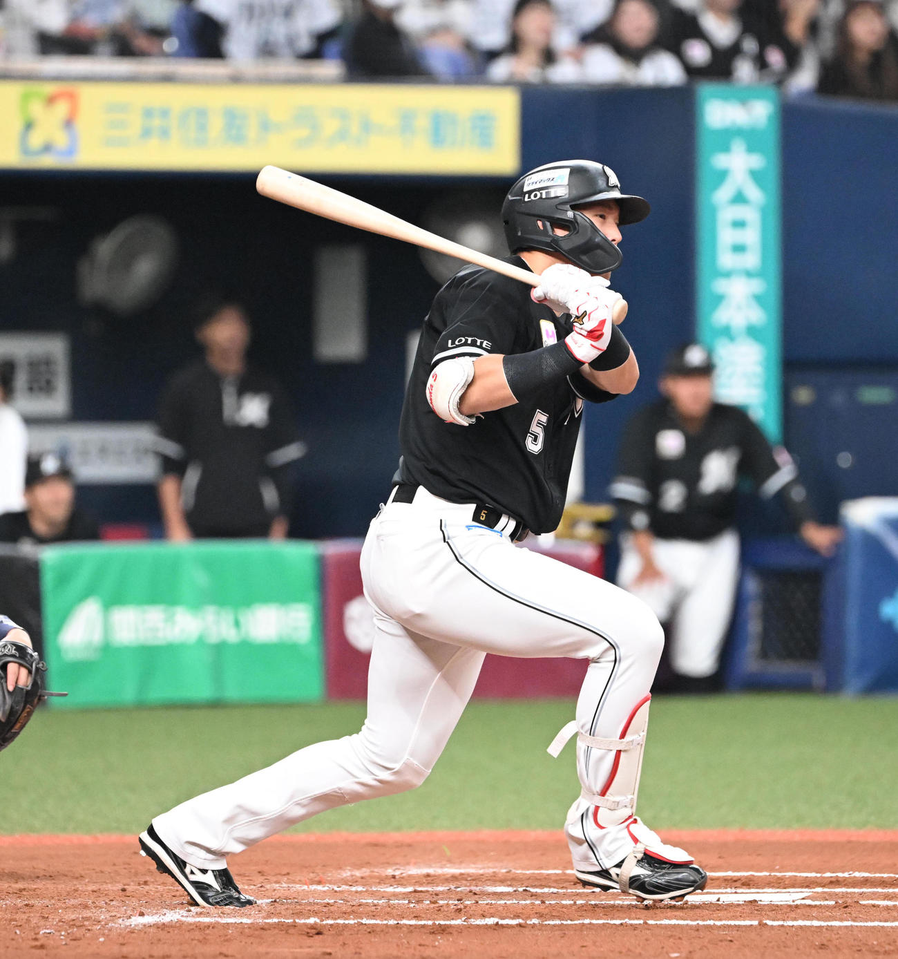 オリックス対ロッテ　6回表ロッテ2死二、三塁、右前に逆転となる2点適時打を放つ安田（撮影・和賀正仁）