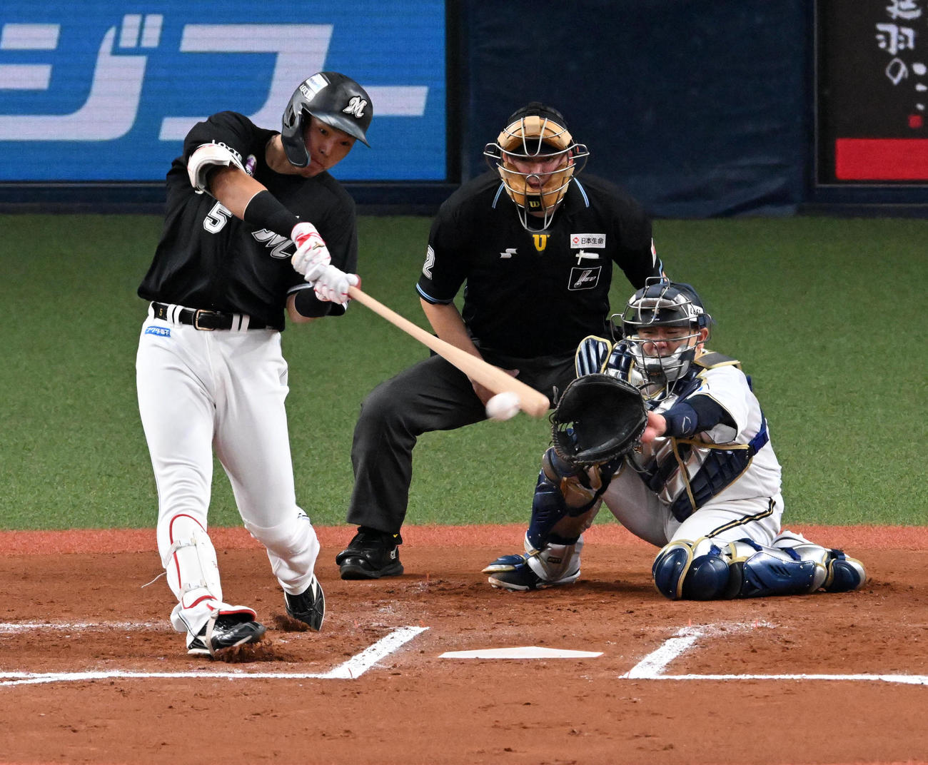 オリックス対ロッテ　6回表ロッテ2死二、三塁、安田は右2点適時打を放つ（撮影・前岡正明）