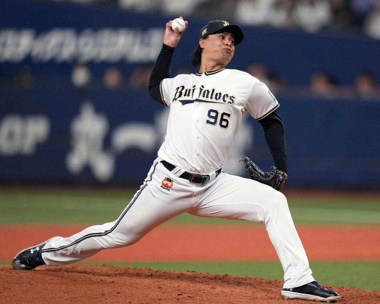 オリックス対ロッテ　8回表から登板するオリックス3番手の宇田川（撮影・狩俣裕三）