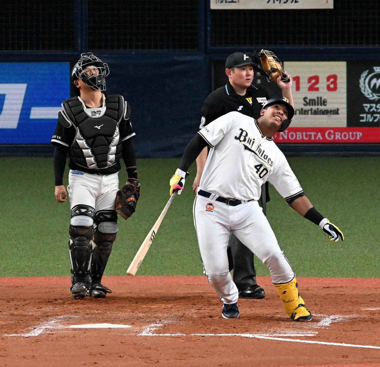 オリックス対ロッテ　7回裏オリックス2死一塁、セデーニョは左越えに逆転の2点本塁打を放つ（撮影・前岡正明）