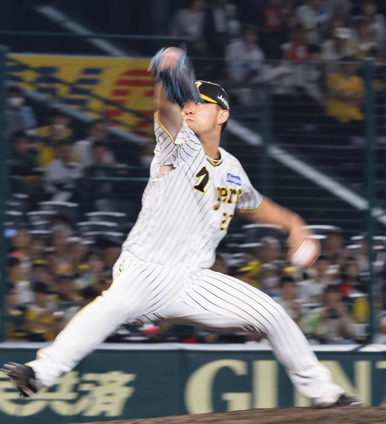 阪神対広島　5回、力投する阪神伊藤将（撮影・藤尾明華）