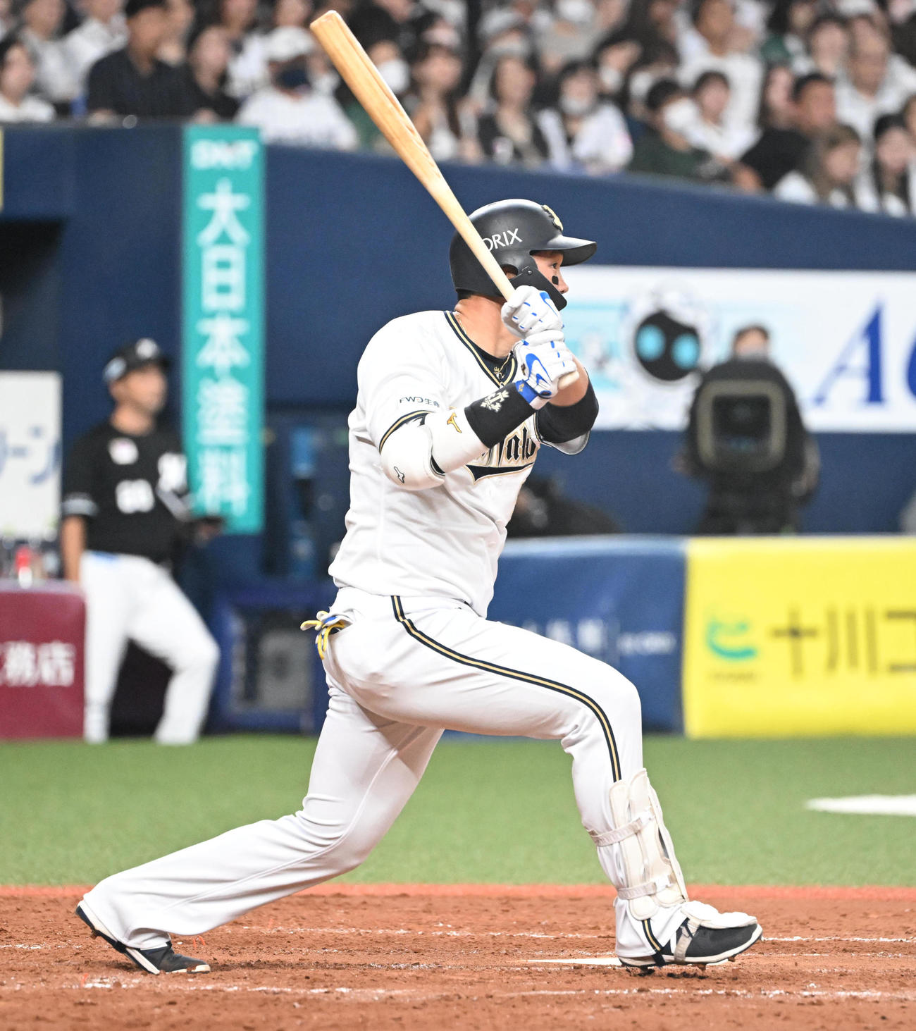 中前打を放つTー岡田（2023年9月20日撮影）