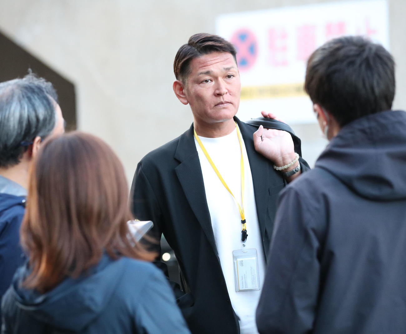 会議を終え引きあげる永井スカウト部部長（撮影・梅根麻紀）