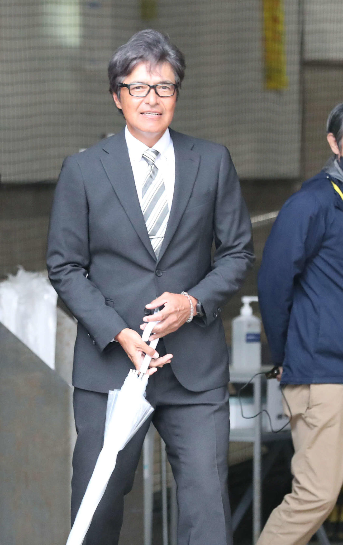 球団を訪れた田之上投手コーチ（撮影・梅根麻紀）