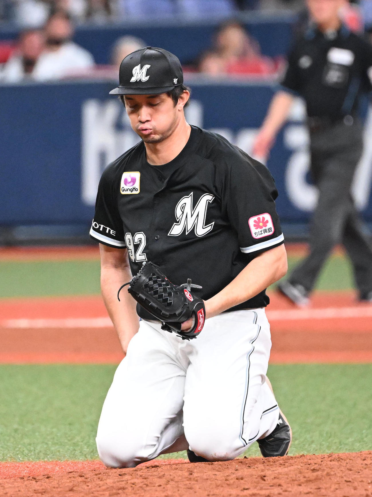 オリックス対ロッテ　5回裏オリックス2死一、三塁、紅林の打球を好捕する国吉（撮影・和賀正仁）