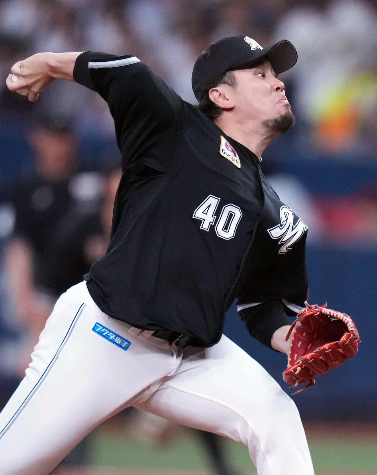 オリックス対ロッテ　8回裏から登板するロッテ5番手の西村（撮影・狩俣裕三）