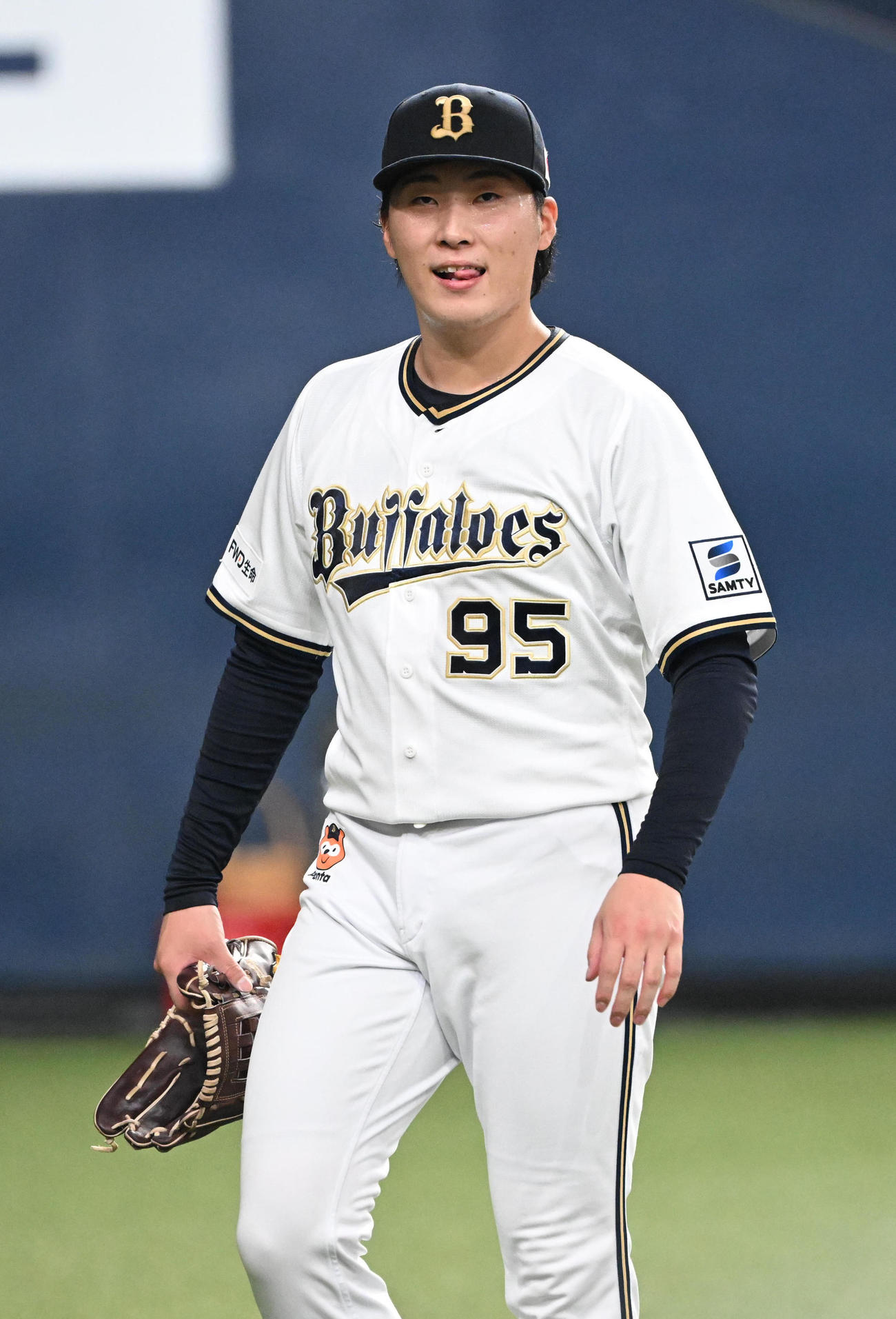 オリックス対ロッテ　1回表を無失点に抑えほっとした表情の東（撮影・和賀正仁）