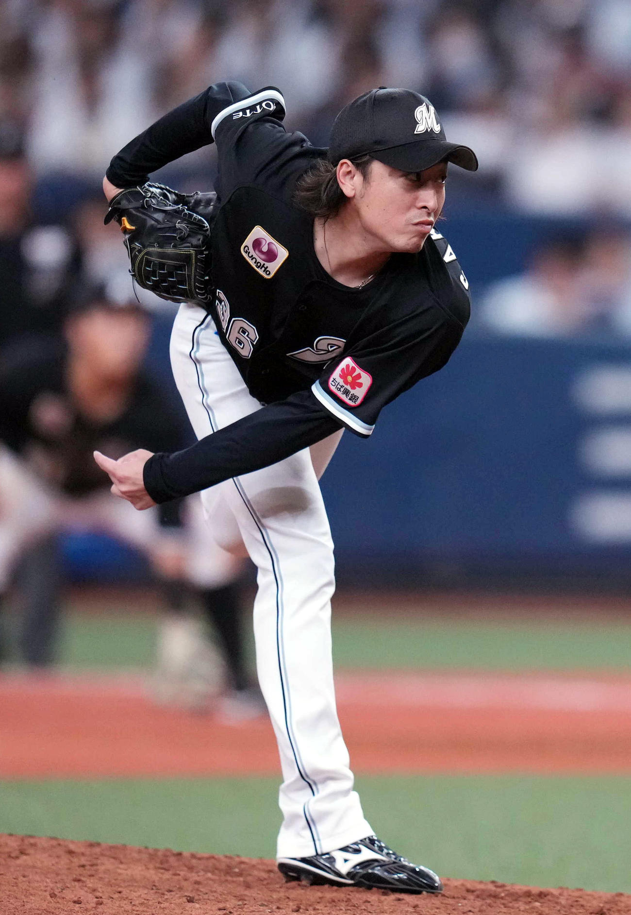 オリックス対ロッテ　7回裏から登板するロッテ4番手の坂本（撮影・狩俣裕三）