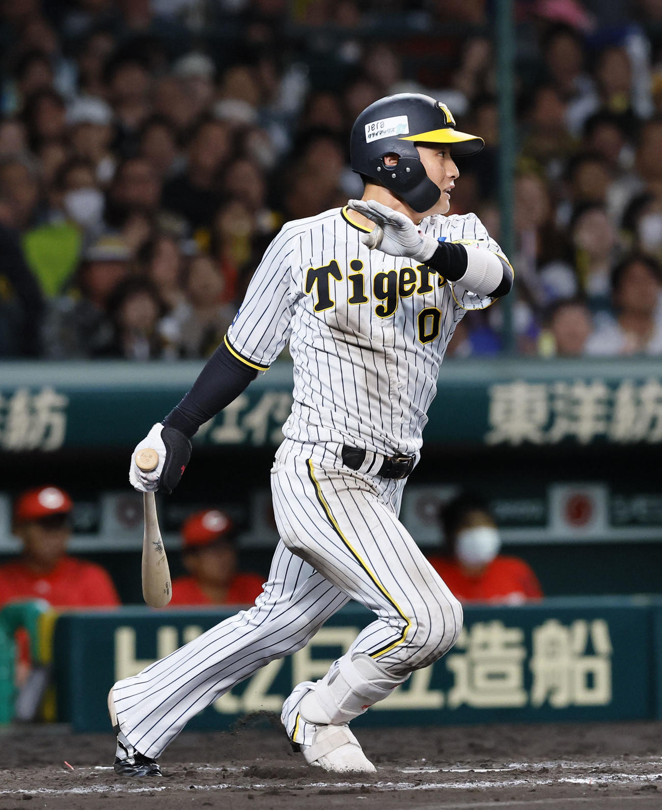 阪神対広島　8回裏阪神2死、木浪は左前打を放つ（撮影・藤尾明華）