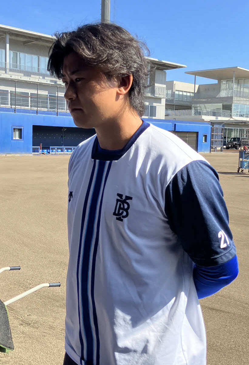 取材に応じるDeNA今永（撮影・久保賢吾）