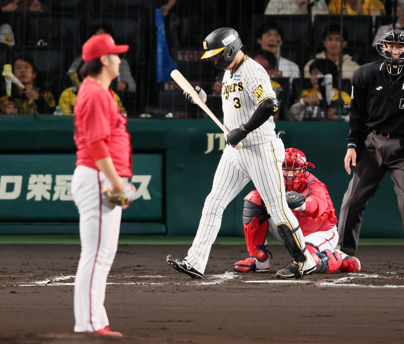 阪神対広島　2回裏阪神無死、大山は四球を選ぶ。投手は床田（撮影・加藤哉）