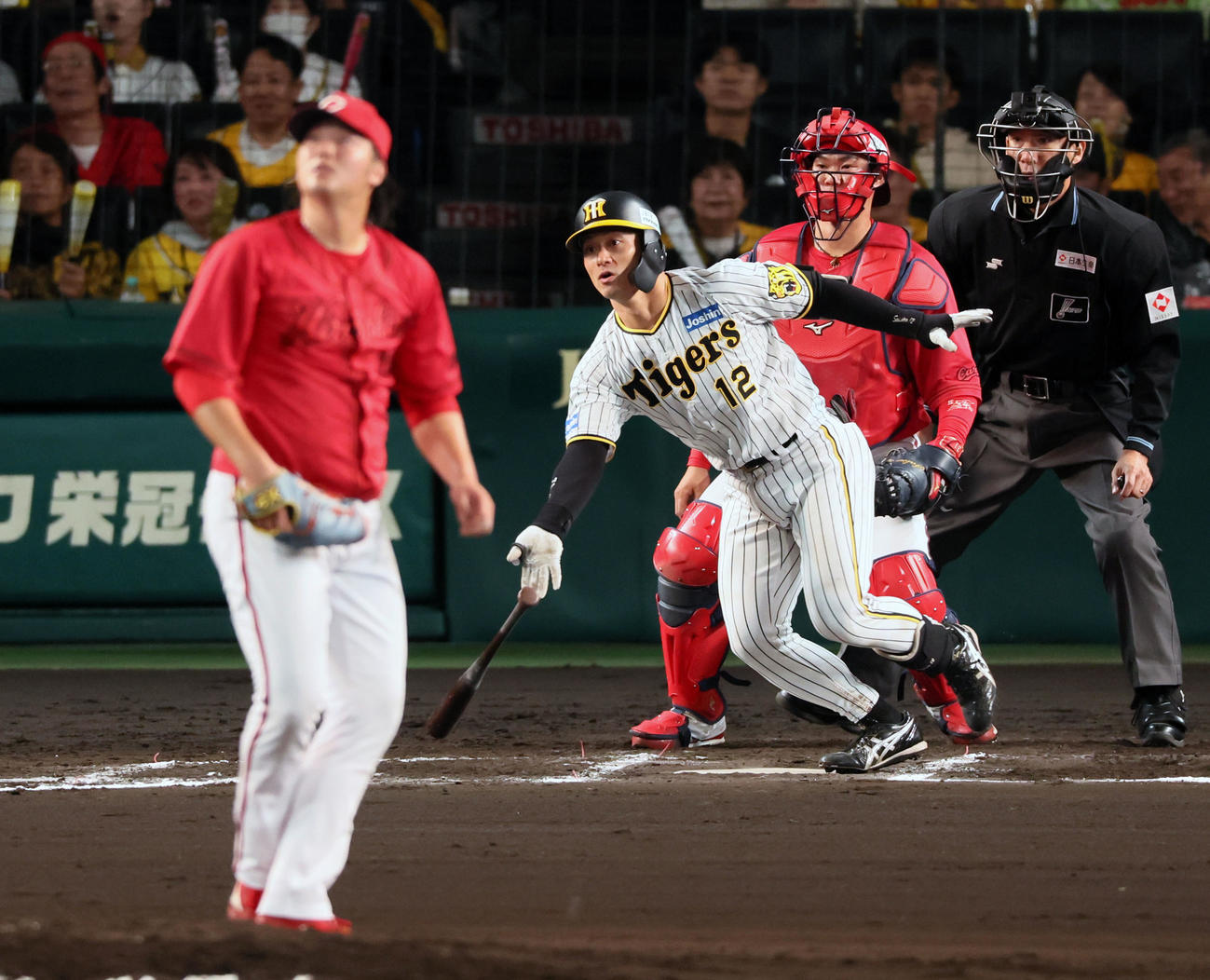 阪神対広島　6回裏阪神2死一、二塁、坂本は右適時打を放つ。投手は床田（撮影・加藤哉