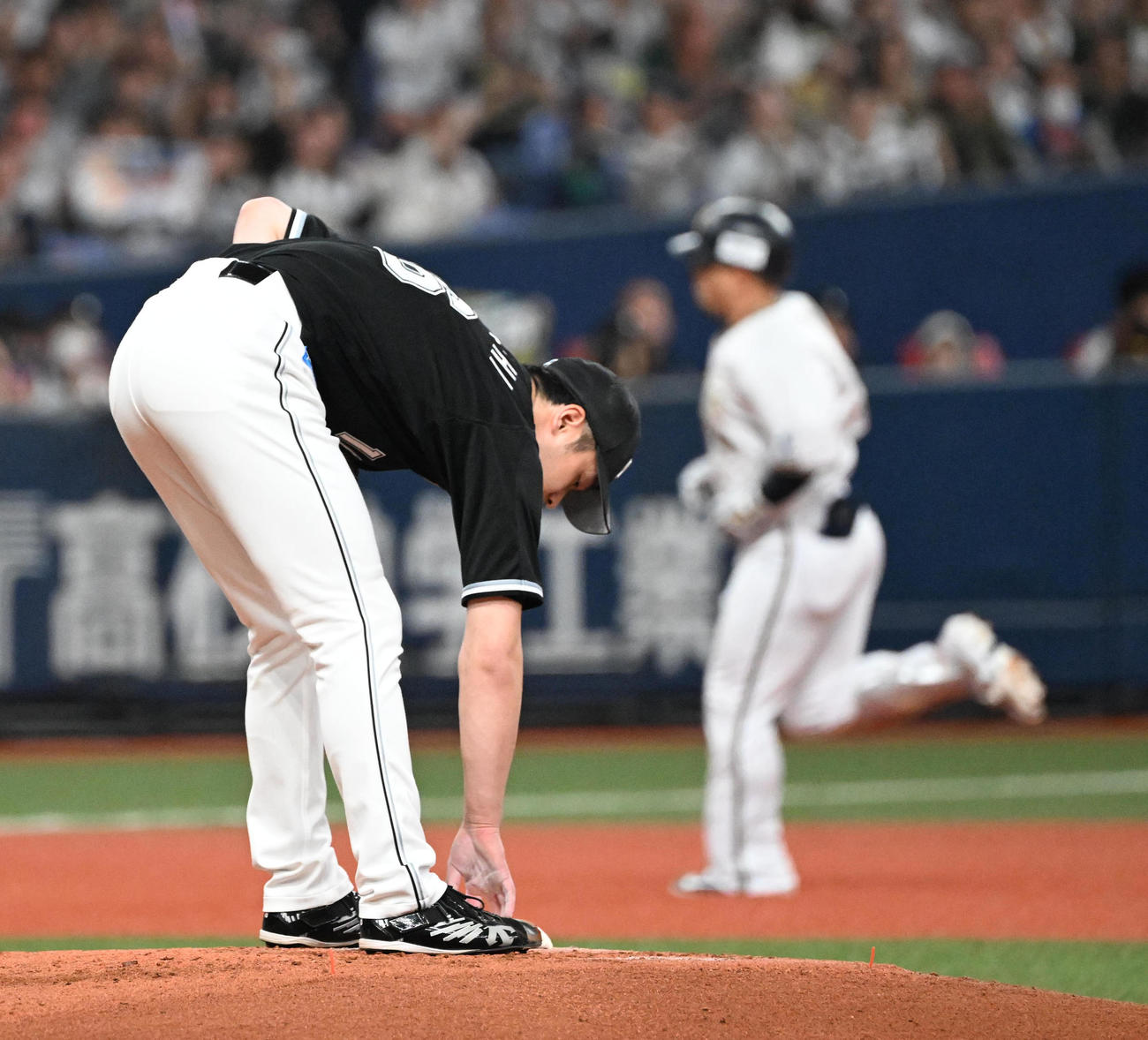 オリックス対ロッテ　1回裏オリックス1死一塁、森に2点本塁打を浴びる種市（撮影・和賀正仁）