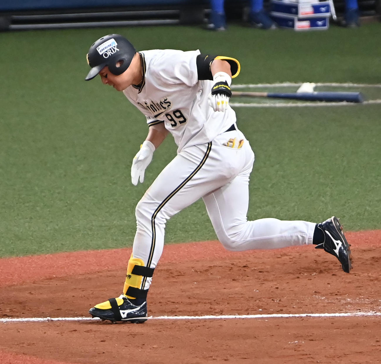 オリックス対ロッテ　8回裏オリックス無死、杉本は遊ゴロを放ち走塁を途中でやめる（撮影・石井愛子）