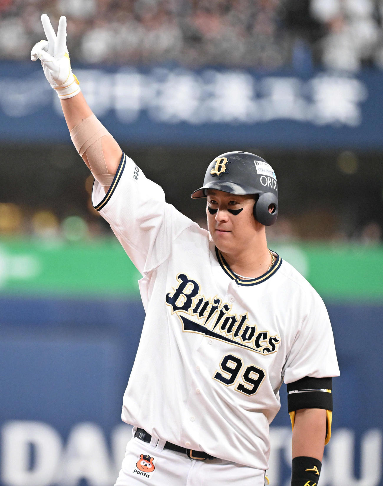 23年10月19日、オリックス対ロッテ　1回裏オリックス1死一、三塁、右前適時打を放った杉本裕太郎はポーズ