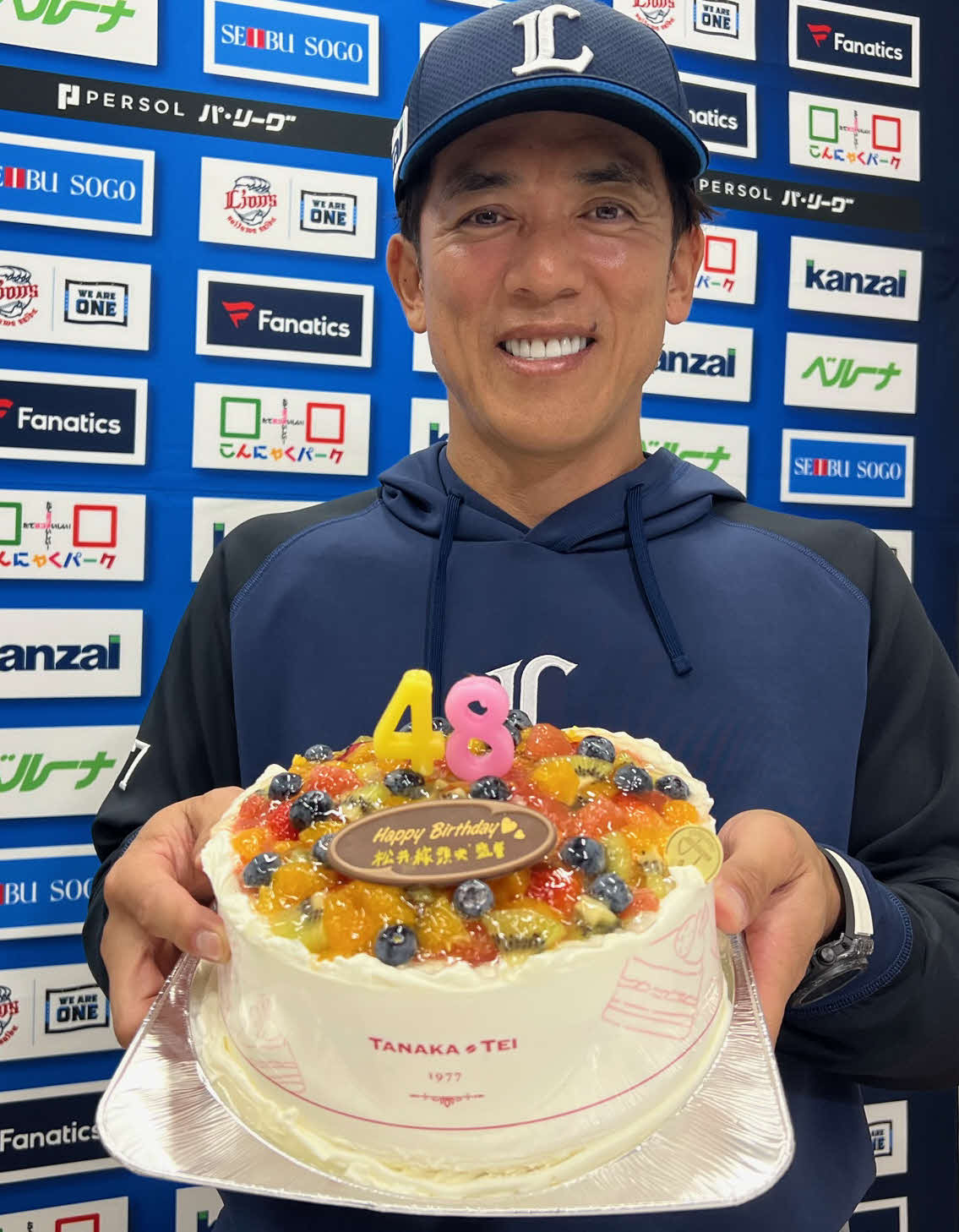 48歳の誕生日を迎えた西武松井監督（撮影・金子真仁）