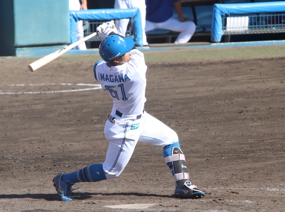 21日のみやざきフェニックス・リーグ中日戦から従来のものより長いバットを使っている日本ハム今川（撮影・永野高輔）