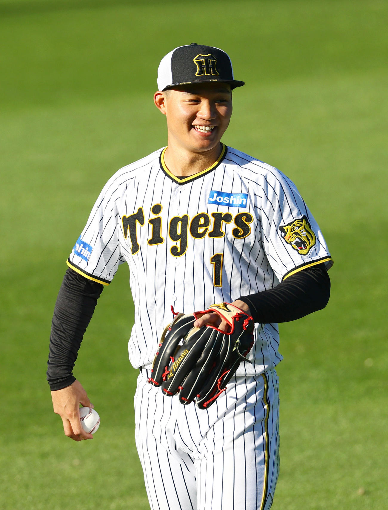 笑顔を見せる阪神森下（撮影・上山淳一）