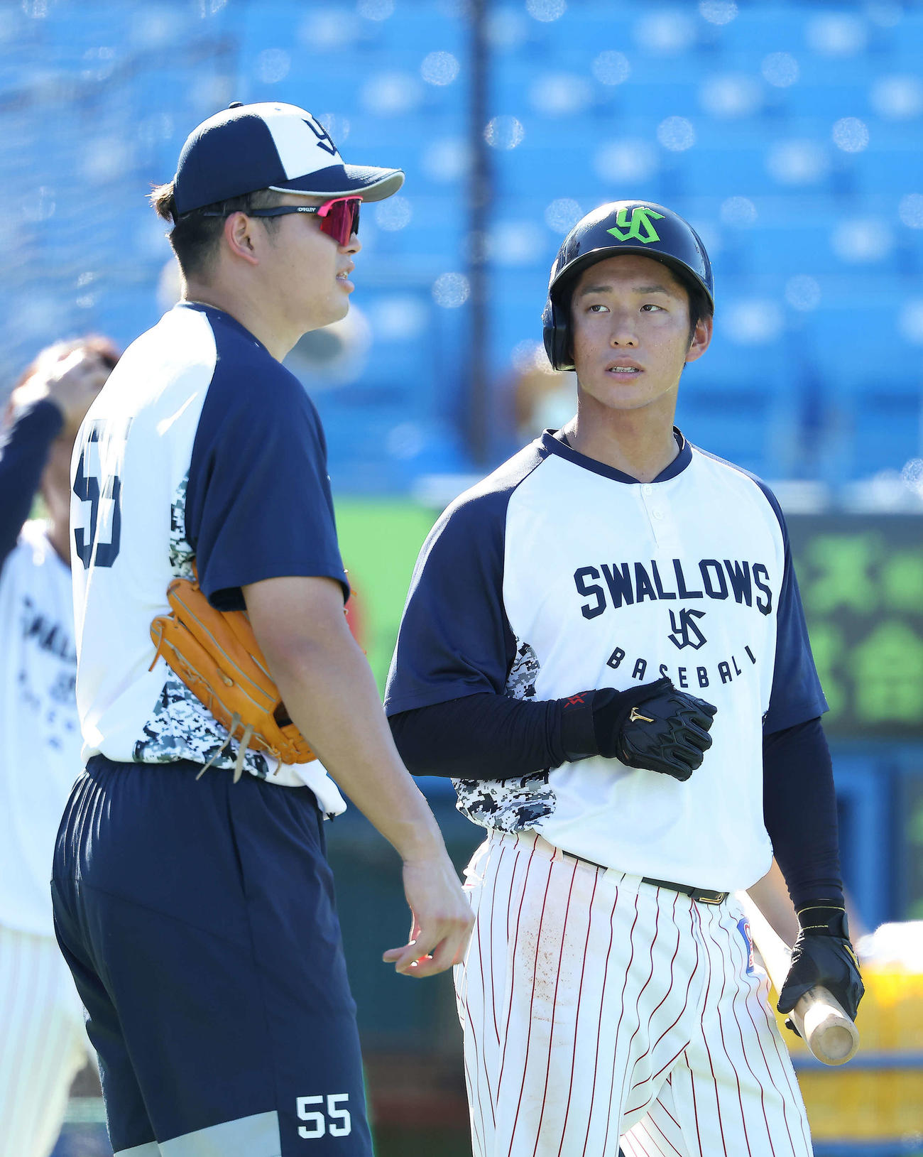 ヤクルト沢井廉（右）（2023年9月5日撮影）