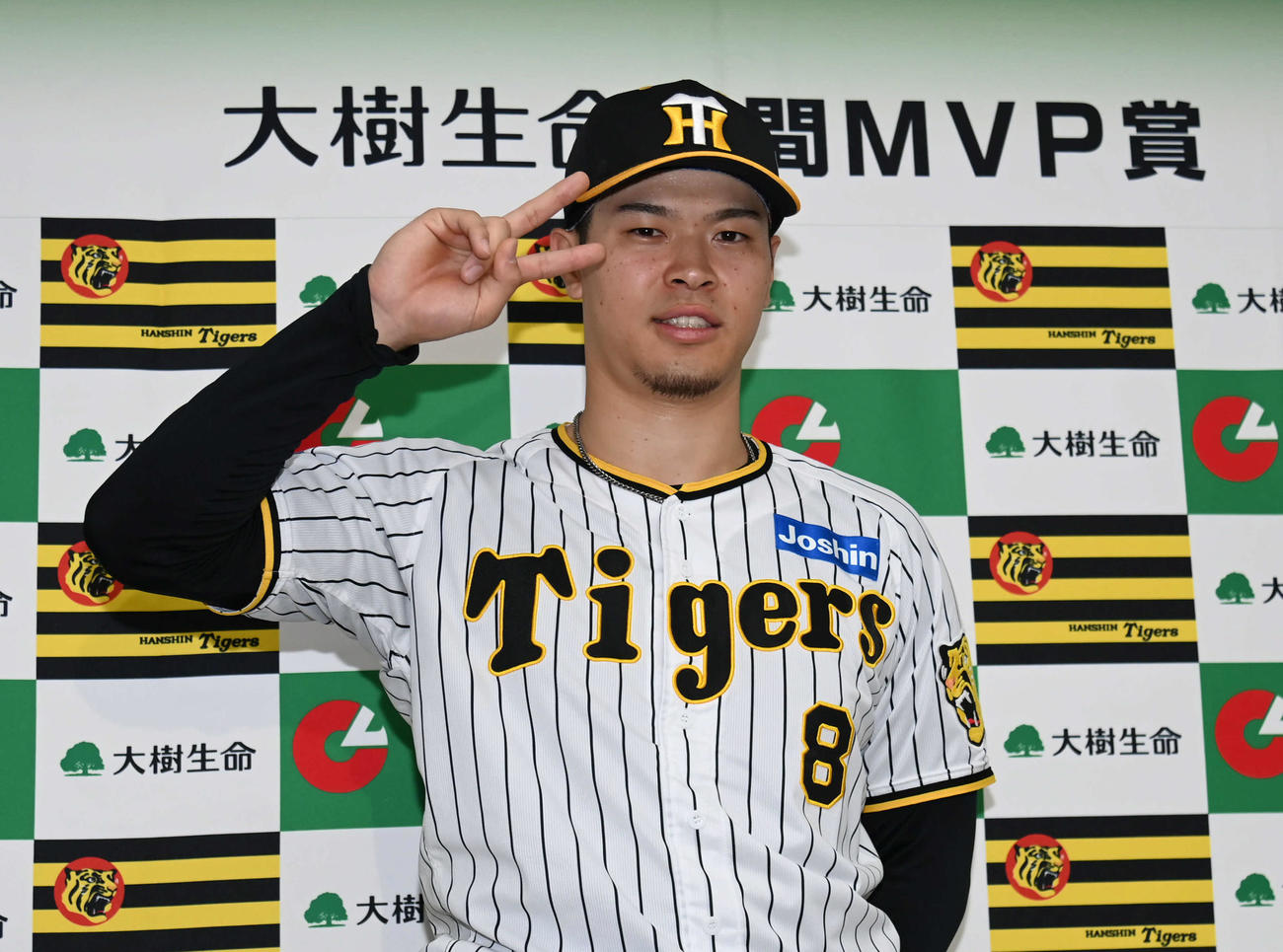 9、10月の月間MVPを受賞した佐藤輝（撮影・石井愛子）