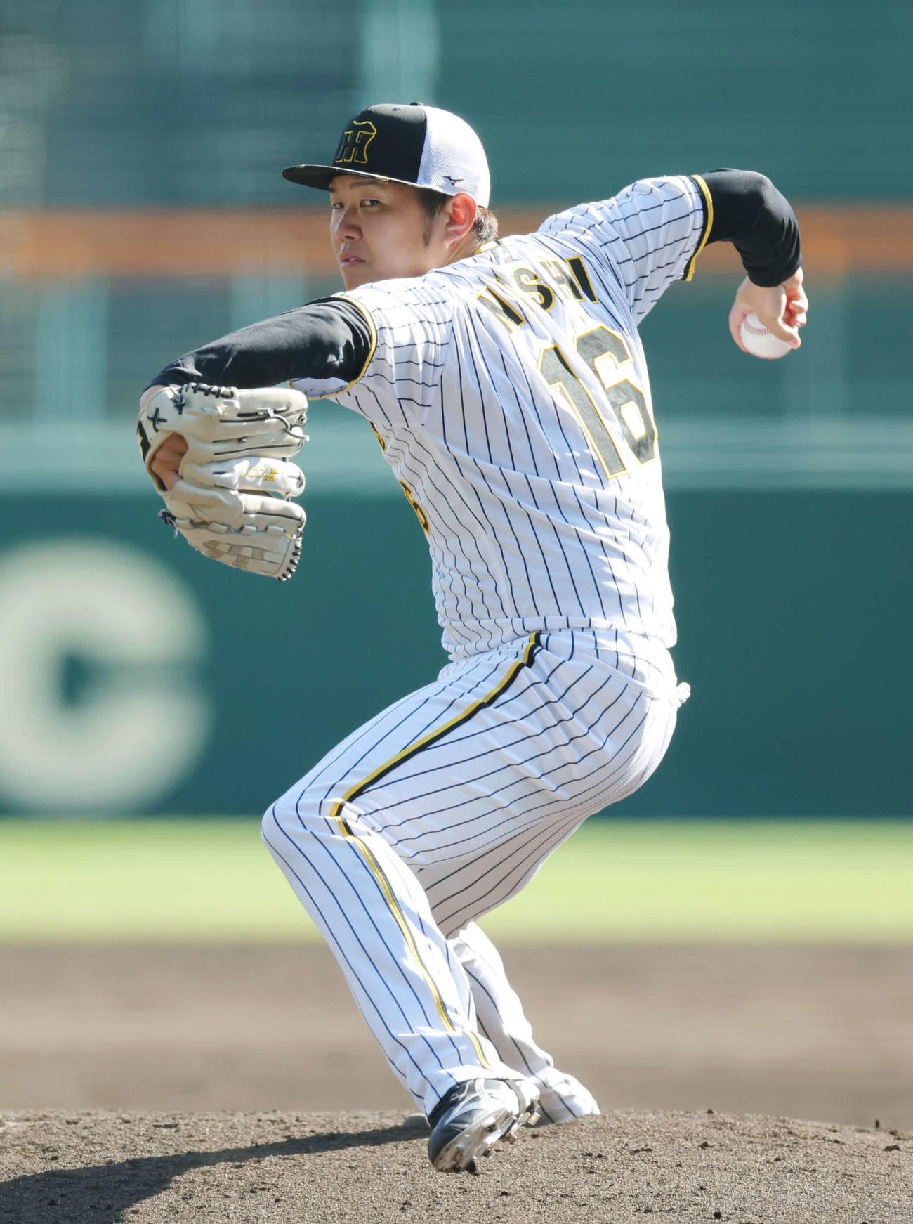 シート打撃に登板する阪神西勇（撮影・前田充）