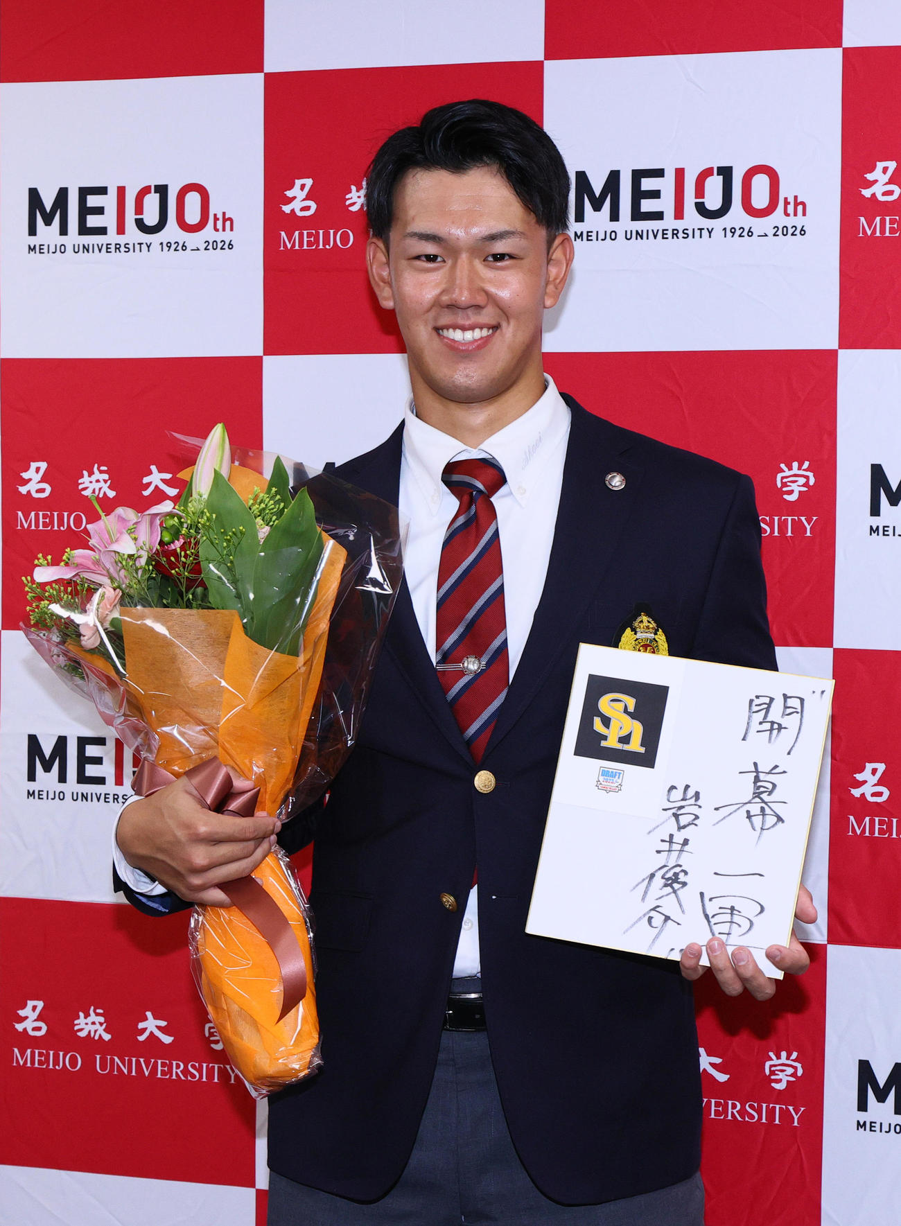 色紙に目標を掲げるソフトバンク2位の名城大の岩井（撮影・上山淳一）