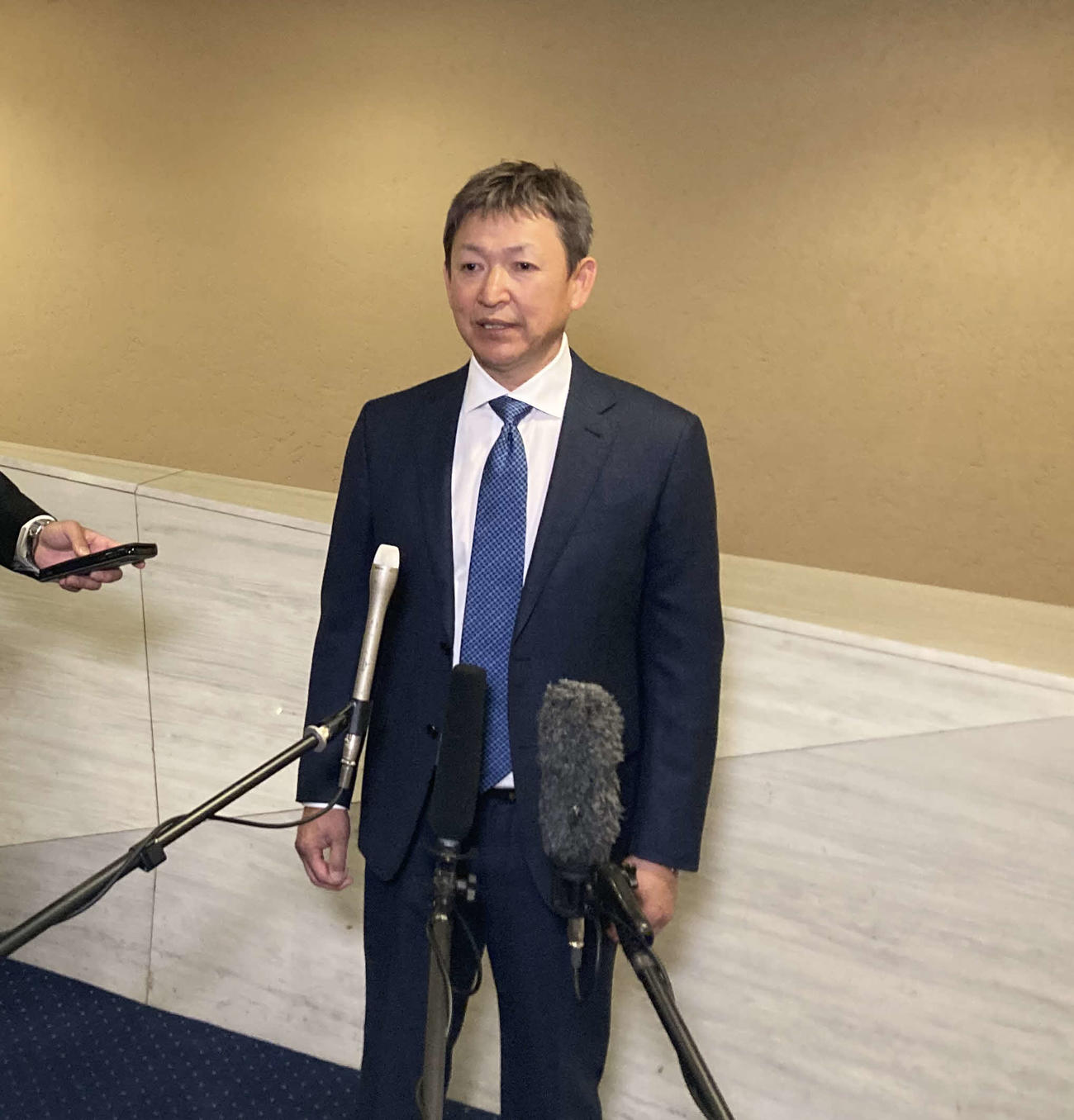 元オーナー大島宏彦氏お別れ会に参列後に報道陣に対応する中日立浪監督