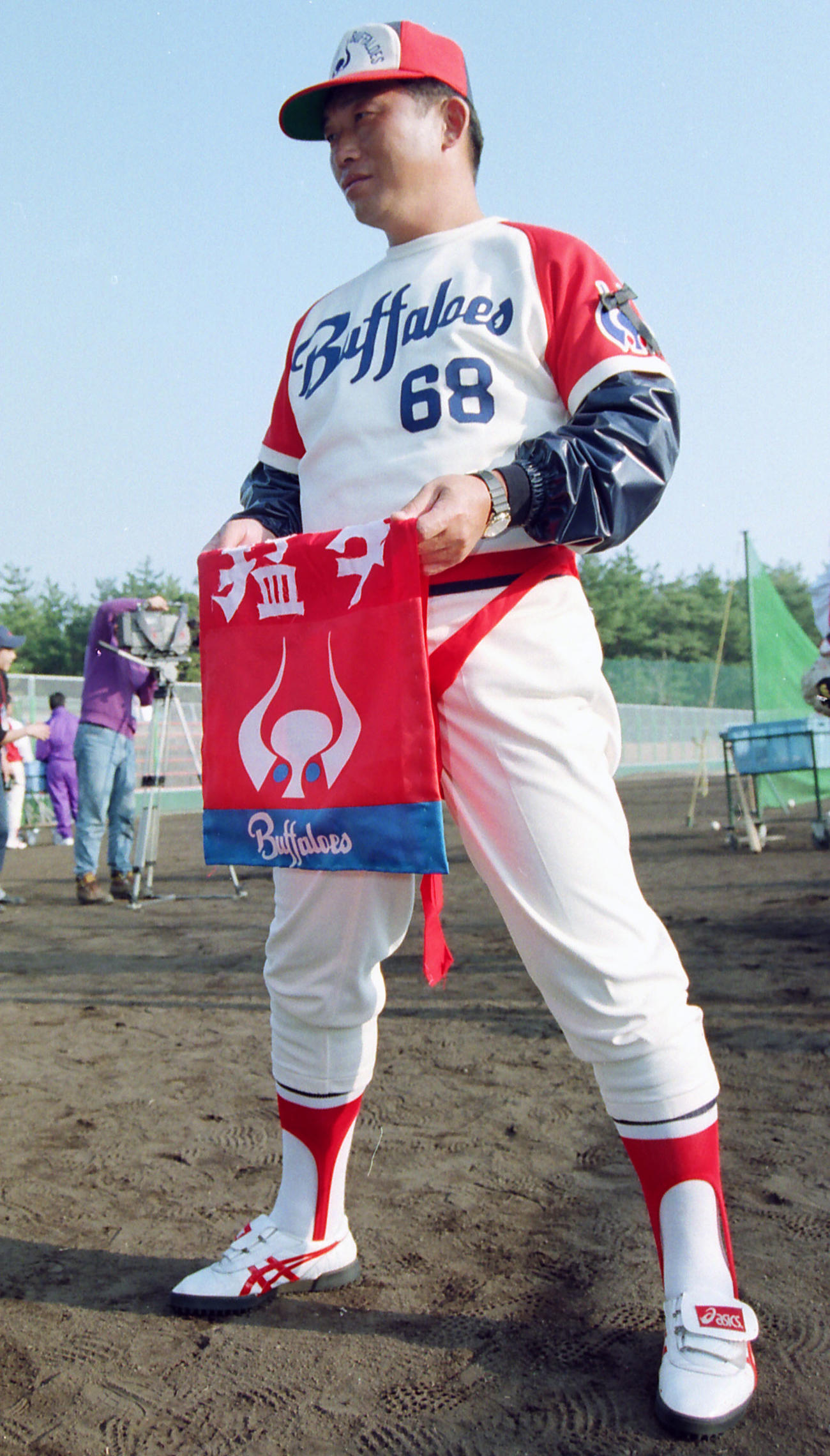 1996年2月、「猛牛ふんどし」を披露する佐々木監督