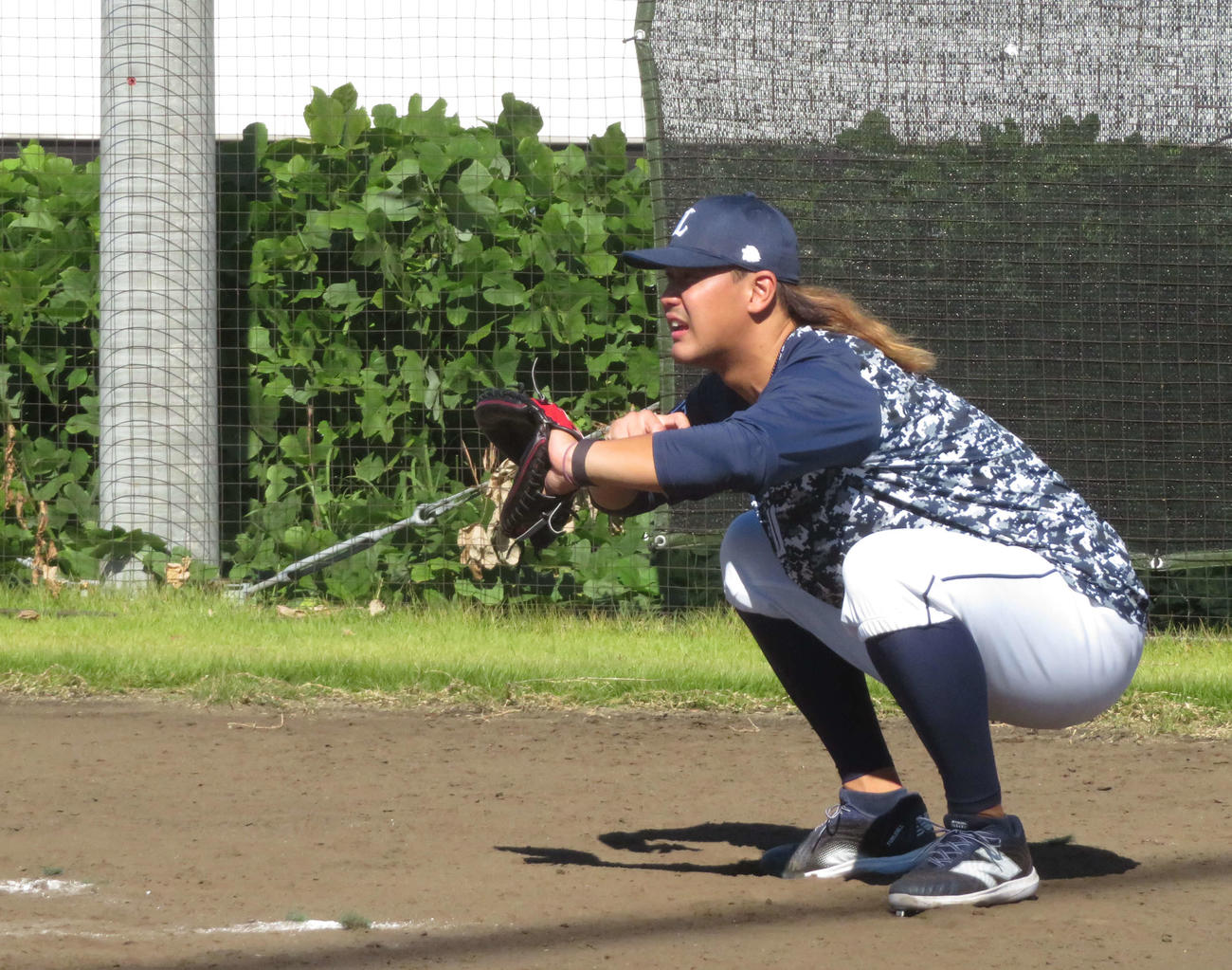 捕手のスローイング練習に参加した西武高橋（撮影・金子真仁）