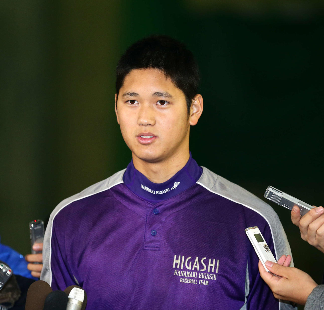 2012年プロ野球ドラフト会議　日本ハムから1位単独指名を受け、報道陣の前で心境を語る花巻東・大谷翔平（2012年10月25日撮影）