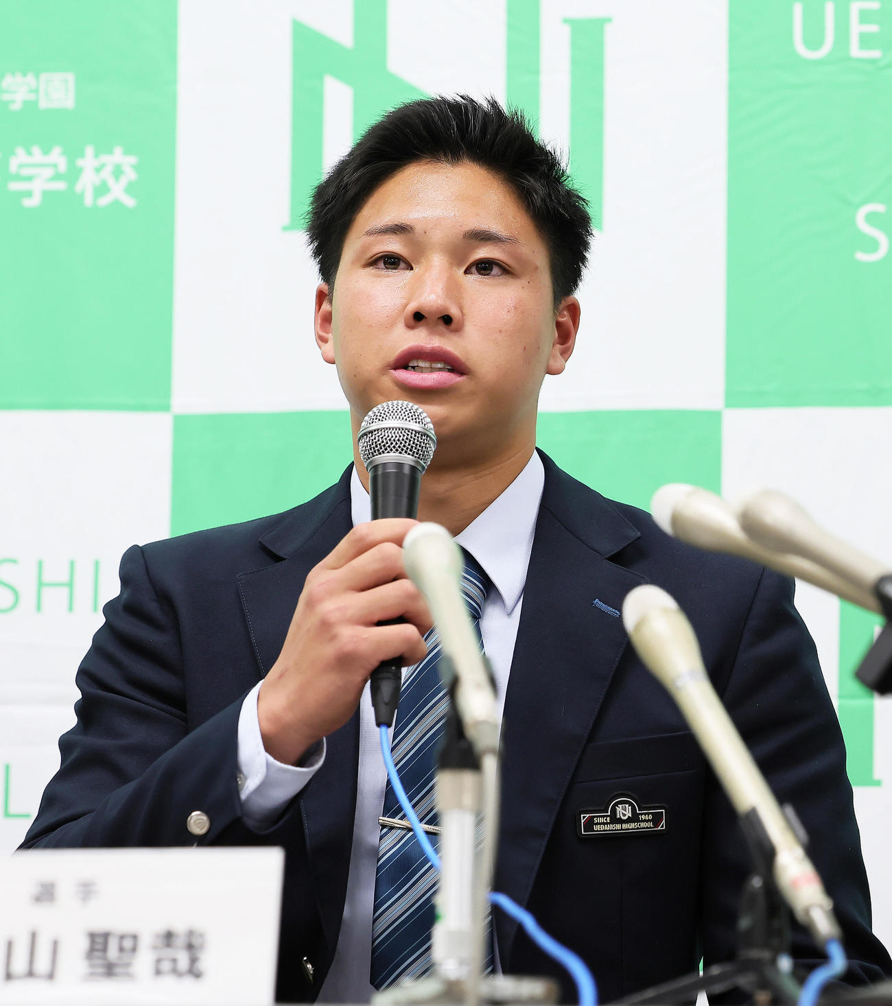 オリックスに1位指名された上田西・横山（撮影・足立雅史）