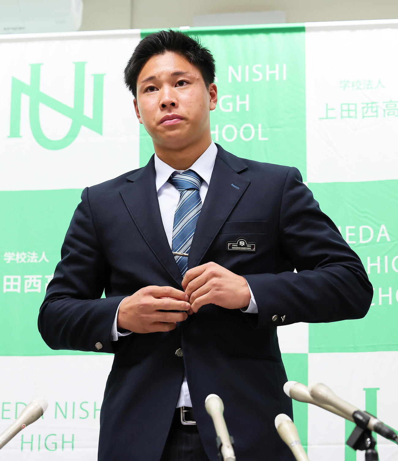 オリックスに1位指名され会見に臨む上田西・横山（撮影・足立雅史）