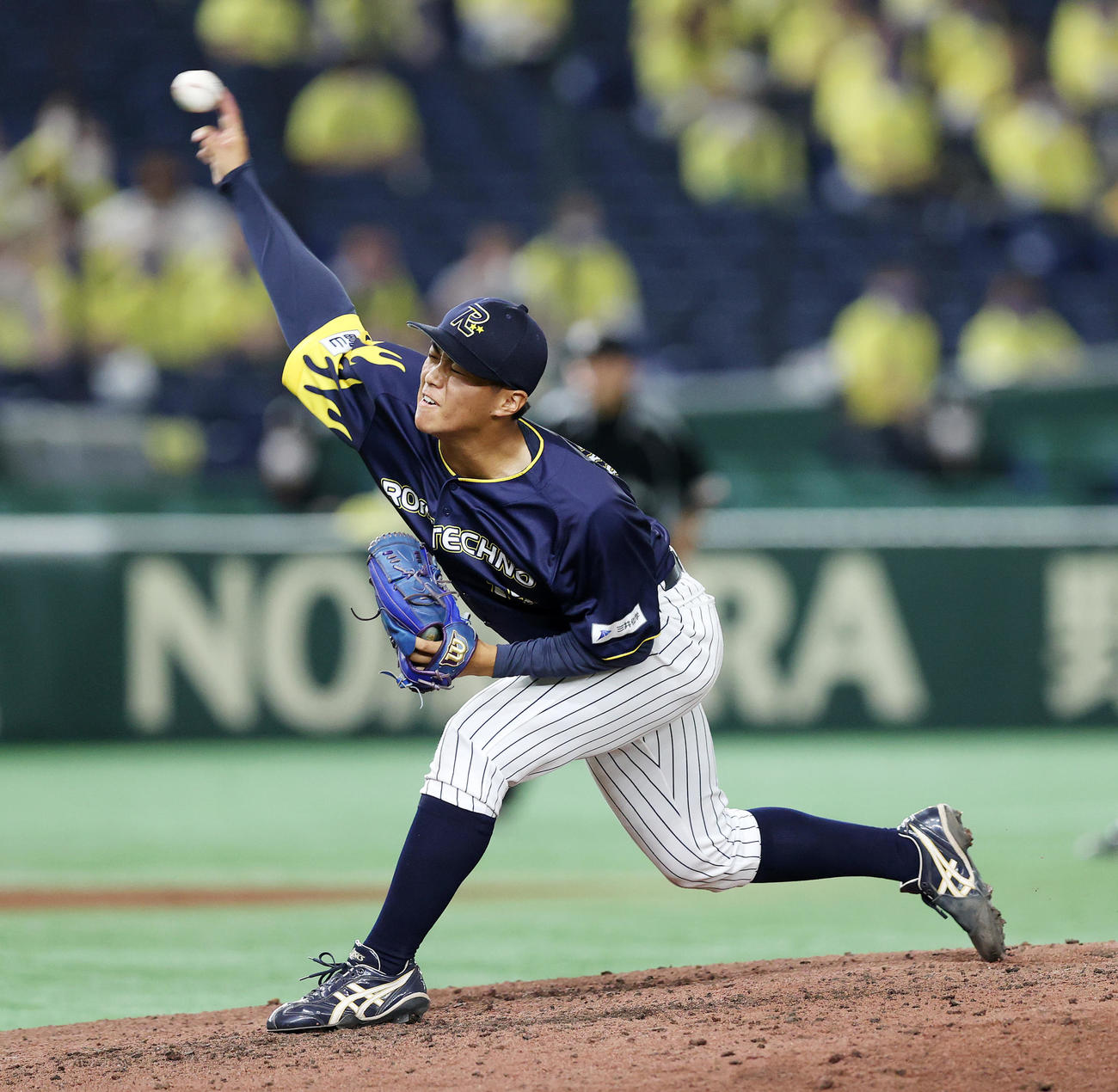ロキテクノ富山対JFE西日本　力投するロキテクノ富山の沢柳亮太郎（2022年7月20日撮影）