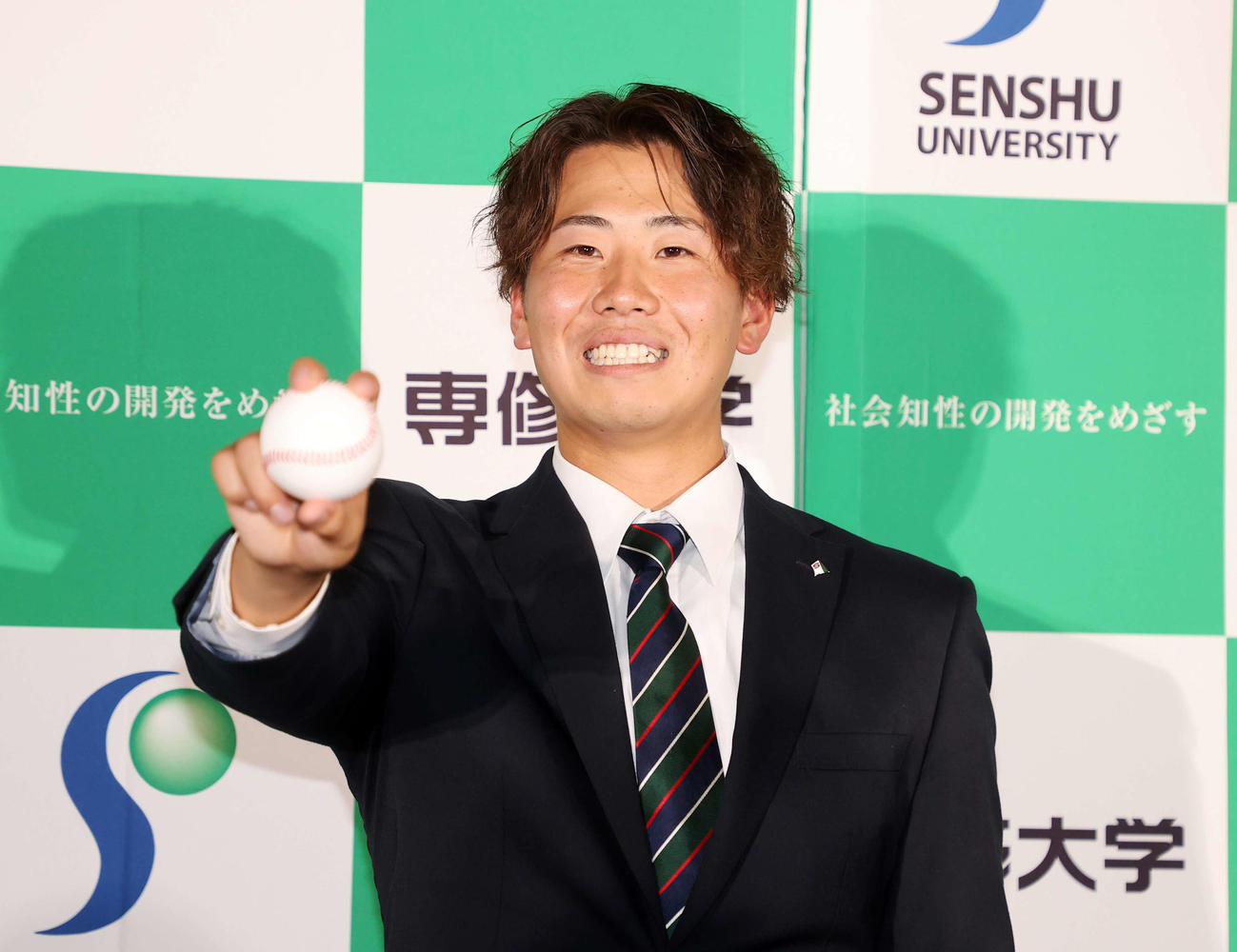 ヤクルト1位指名された専大・西舘（撮影・鈴木正人）