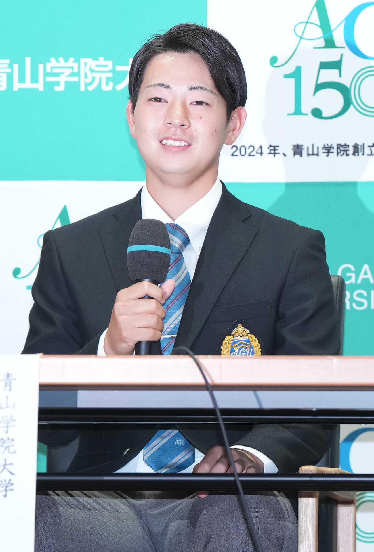 阪神から単独1位指名後、会見を行う青学大・下村（撮影・狩俣裕三）