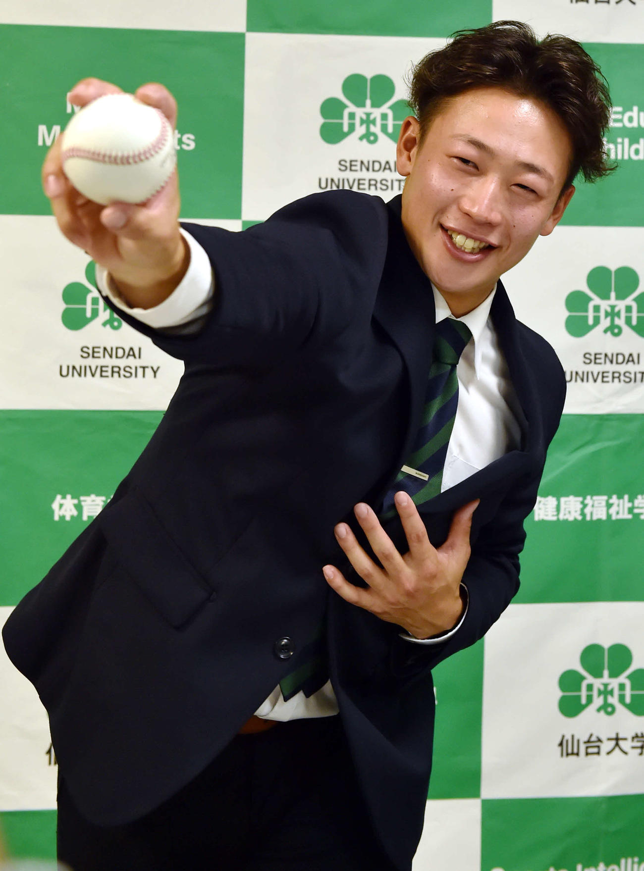 軽快なスローイングを見せ、プロでの活躍を誓った仙台大・辻本（撮影・相沢孔志）