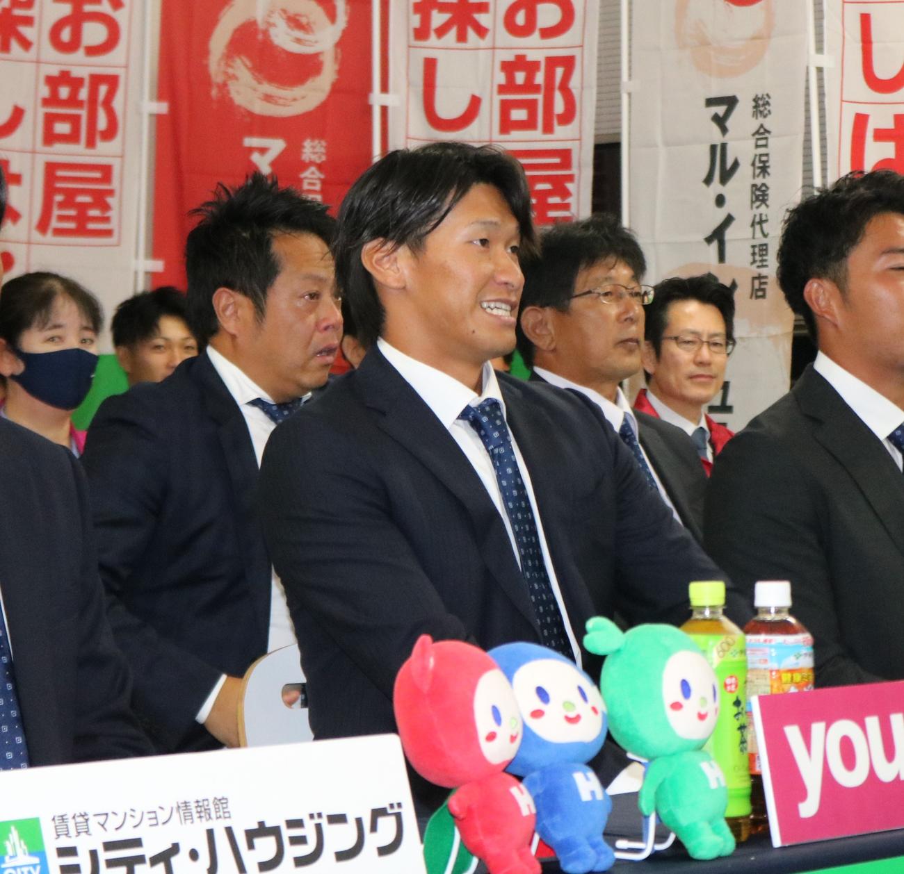 DeNAから6位指名を受けた井上絢登外野手（撮影・林亮佑）＝2023年10月26日、ゆめタウン徳島