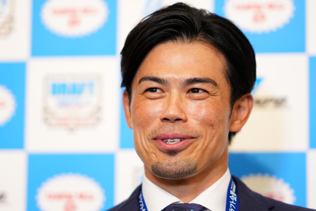 1位指名を終え取材に応じる楽天今江監督（撮影・横山健太）