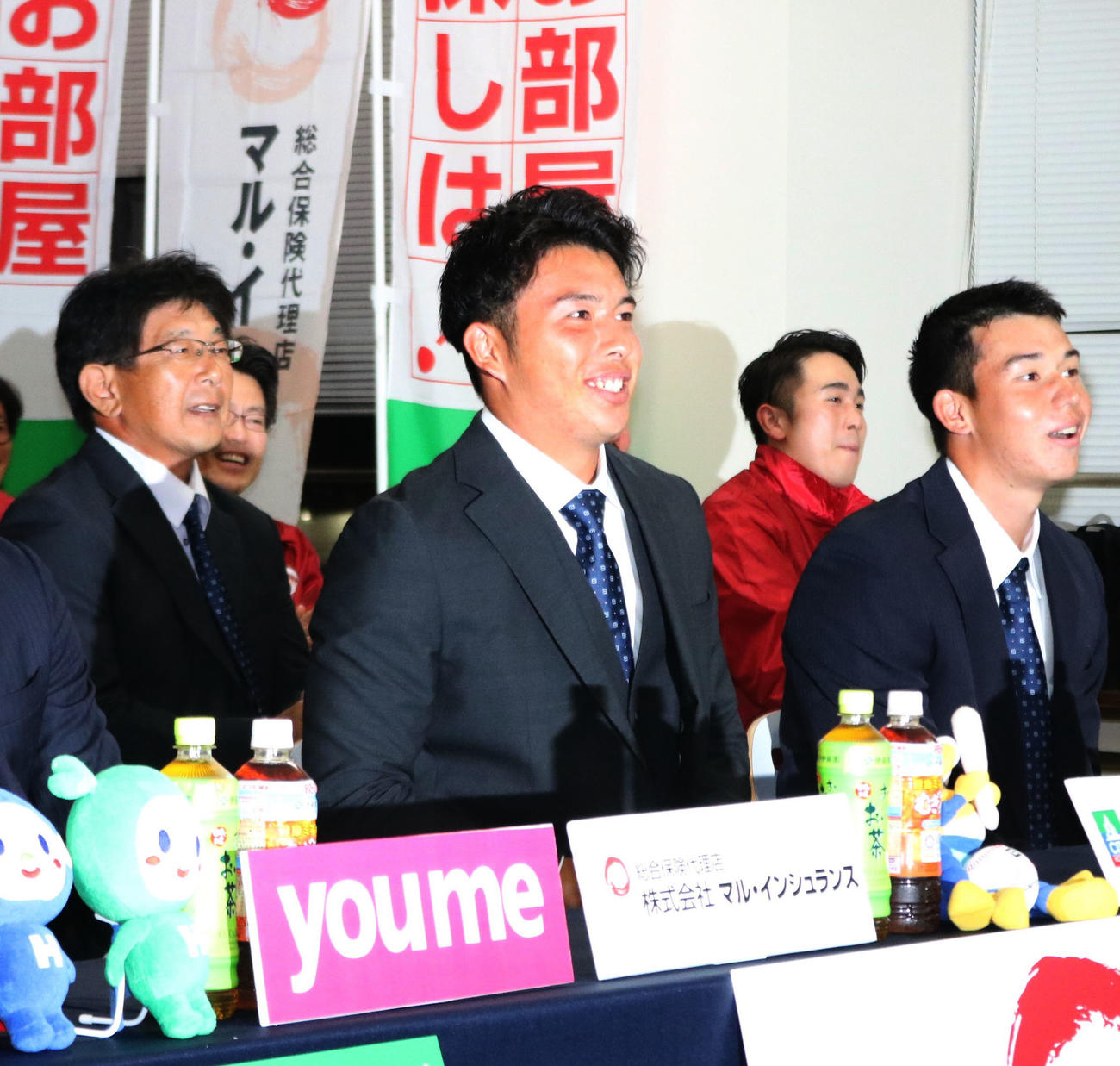 阪神から2位指名を受けて笑顔を見せる四国インディゴソックス椎葉（撮影・林亮佑）