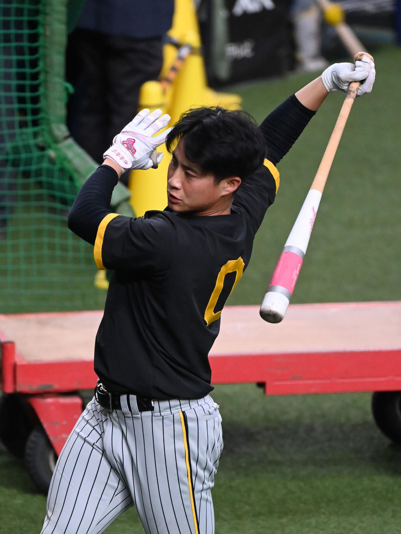 バッティング練習をする木浪（撮影・石井愛子）