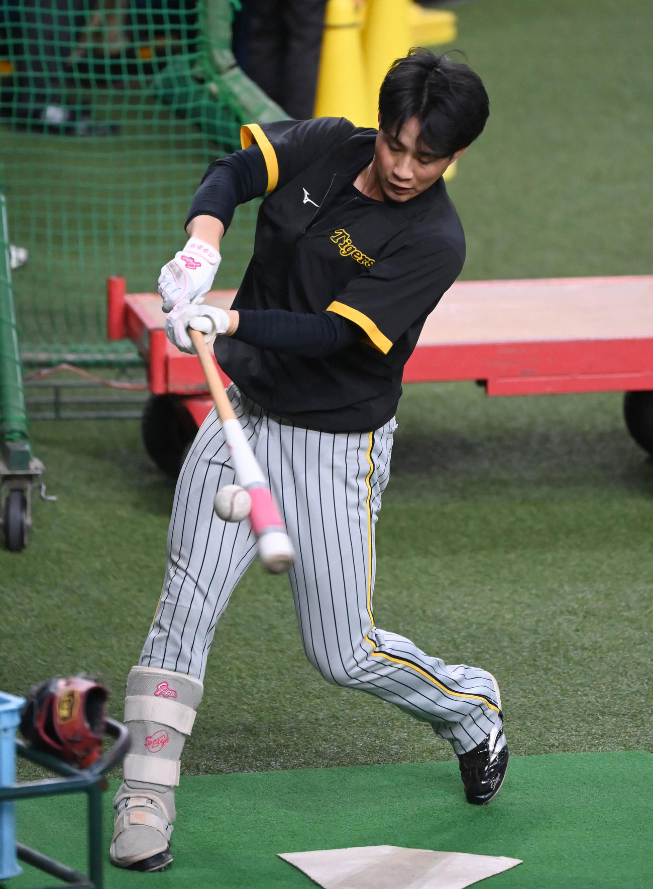 バッティング練習をする木浪（撮影・石井愛子）
