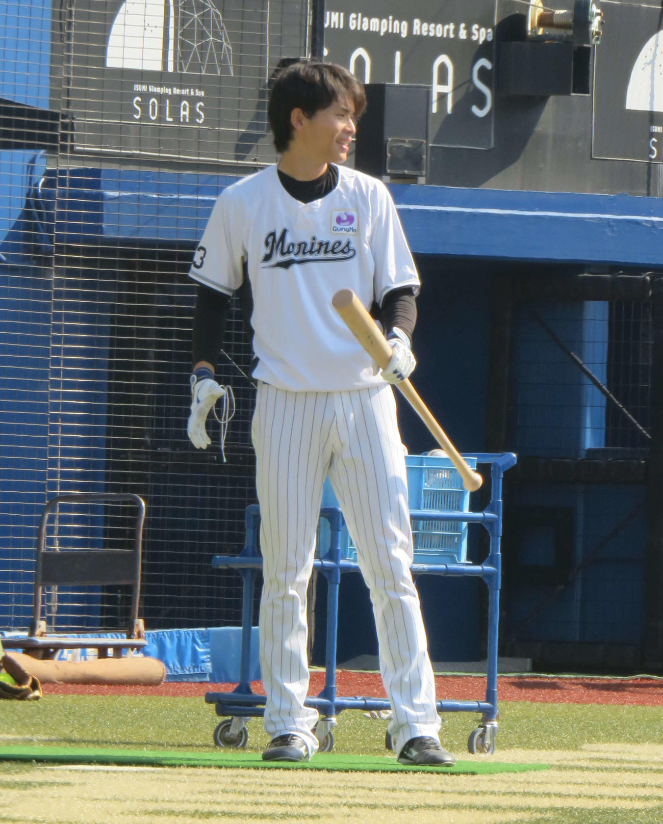 ティー打撃を行うロッテ和田