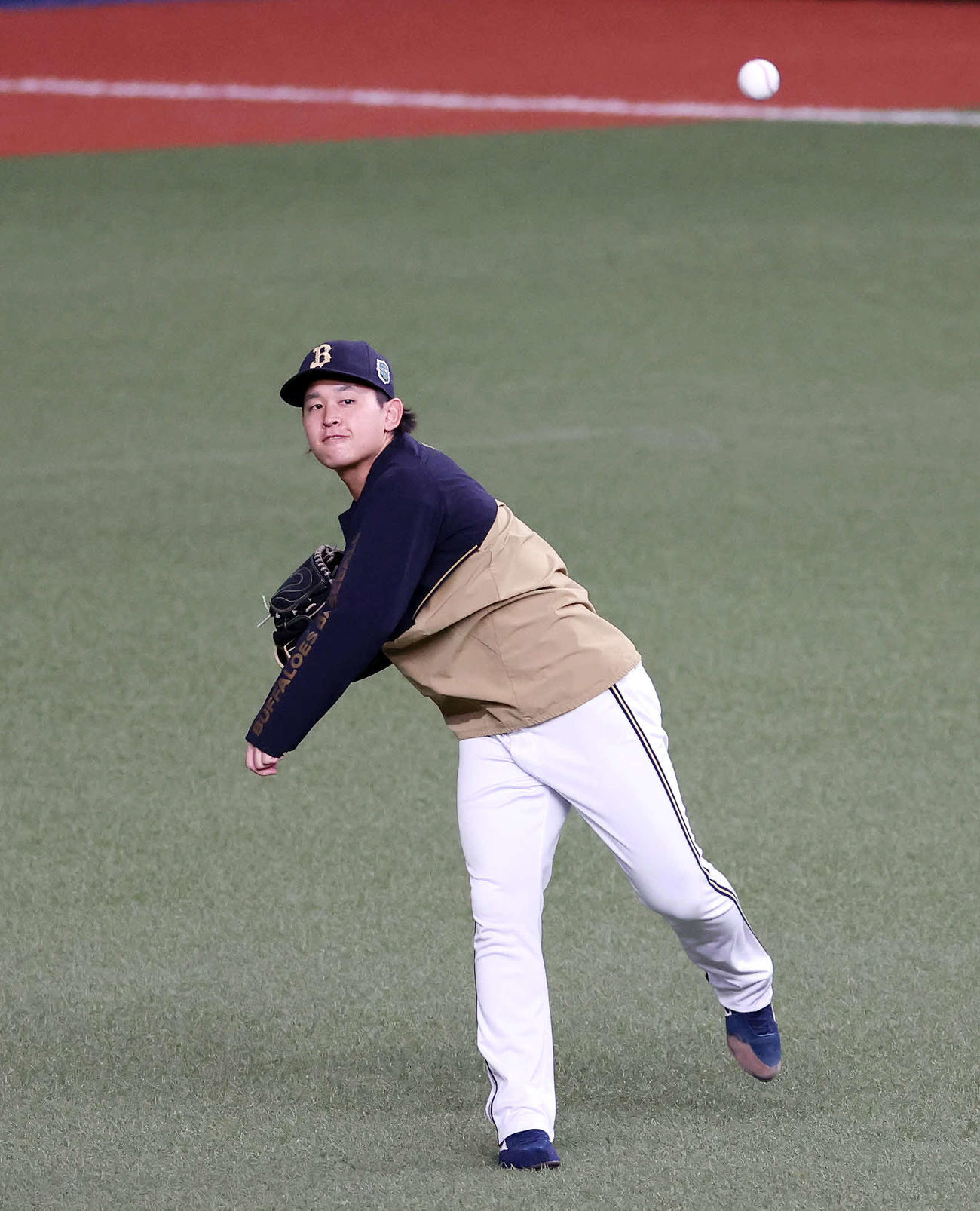 試合前、キャッチボールするオリックス宮城（撮影・宮地輝）