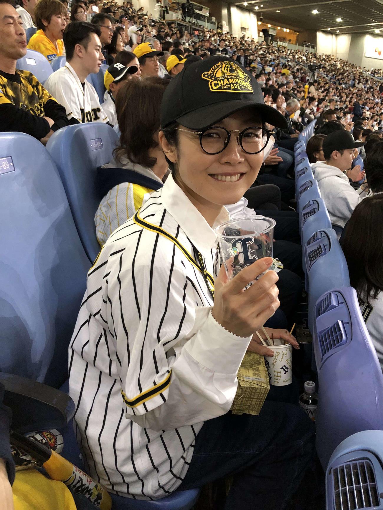 日本シリーズ第1戦を観戦に来た有働由美子（撮影・高原寿夫）