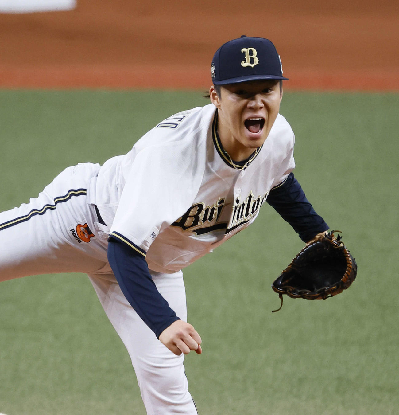 オリックス対阪神　気合の表情で投球するオリックス先発の山本（撮影・藤尾明華）