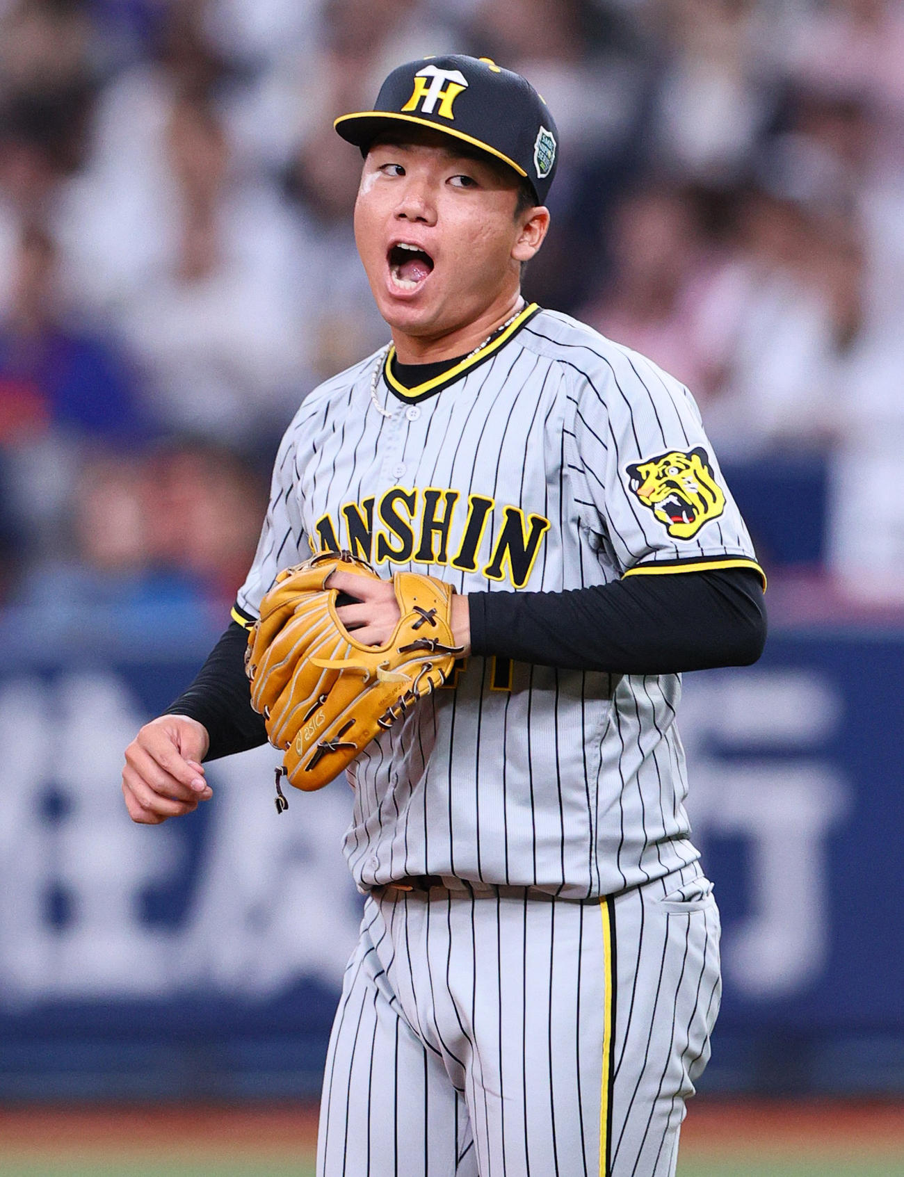 オリックス対阪神　2回裏オリックス2死、村上は紅林から三振を奪い雄たけびをあげる（撮影・上山淳一）