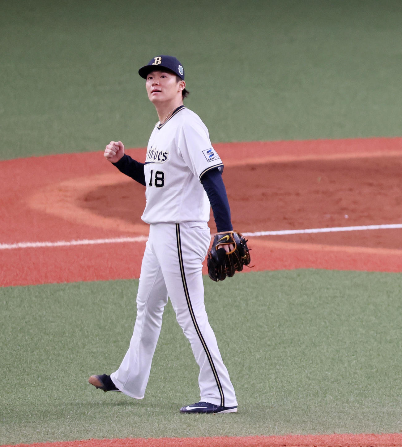 オリックス対阪神　4回表阪神2死三塁、山本は大山を三振に仕留めガッツポーズを見せる（撮影・加藤哉）