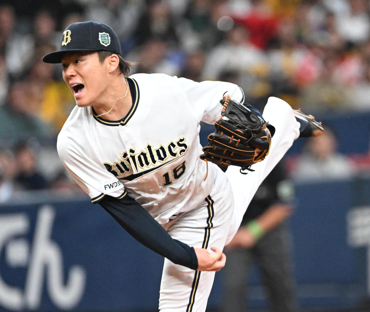 オリックス対阪神　4回表阪神2死三塁、大山を見逃し三振とし大きく声を張り上げる山本（撮影・和賀正仁）