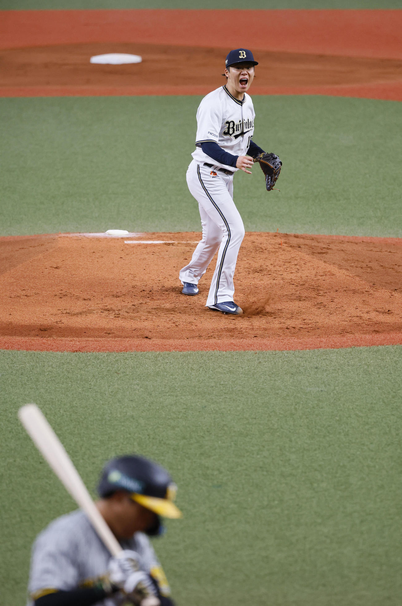 オリックス対阪神　4回表阪神2死三塁、大山を三振に仕留めほえるオリックス山本（撮影・藤尾明華）